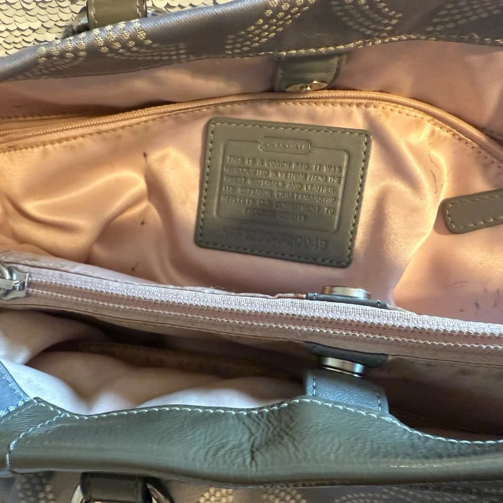 Gray coach purse - Picture 5 of 11